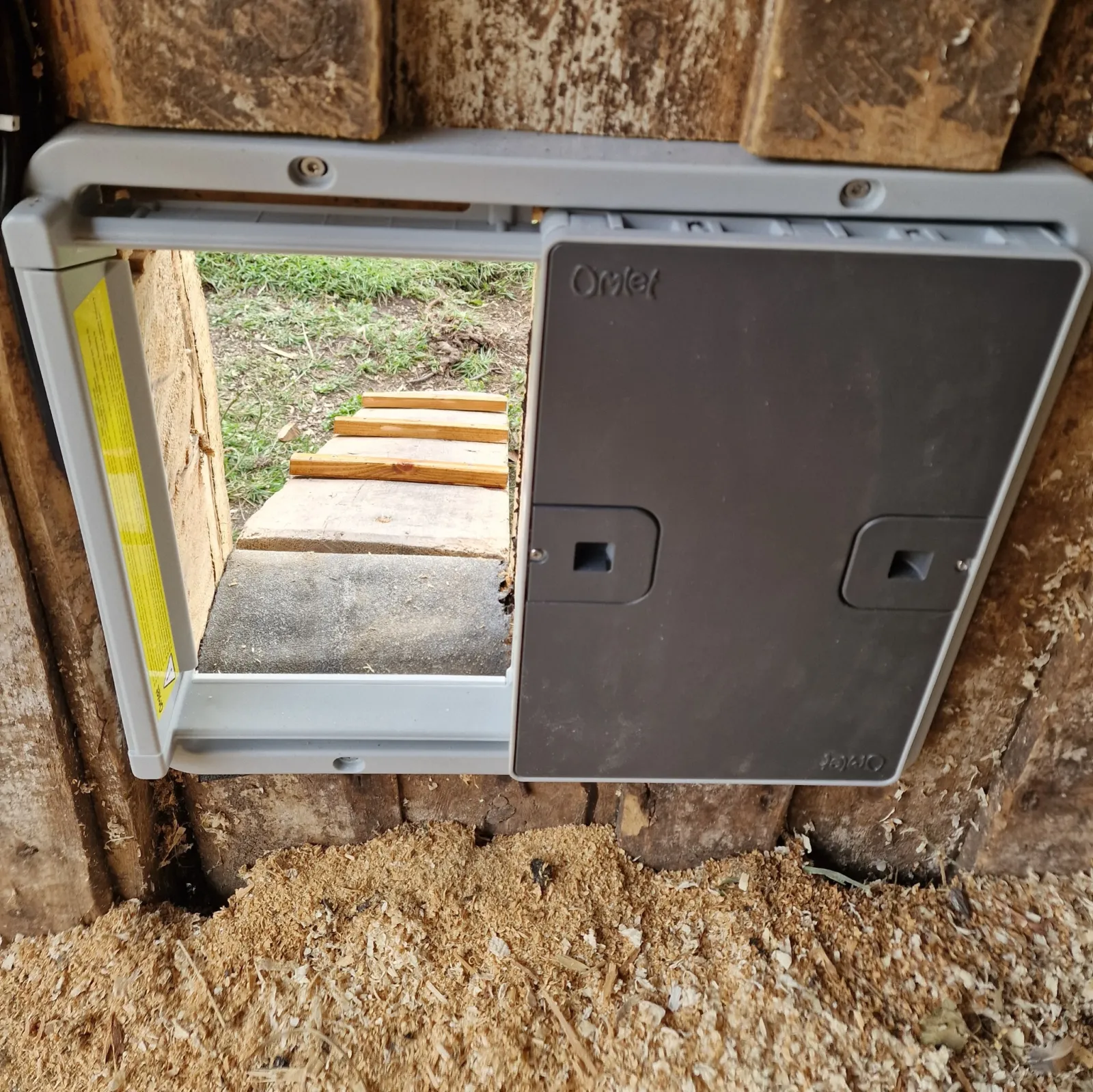 Omlet Smart Autodoor test: Er hønseluken verdt prisen?